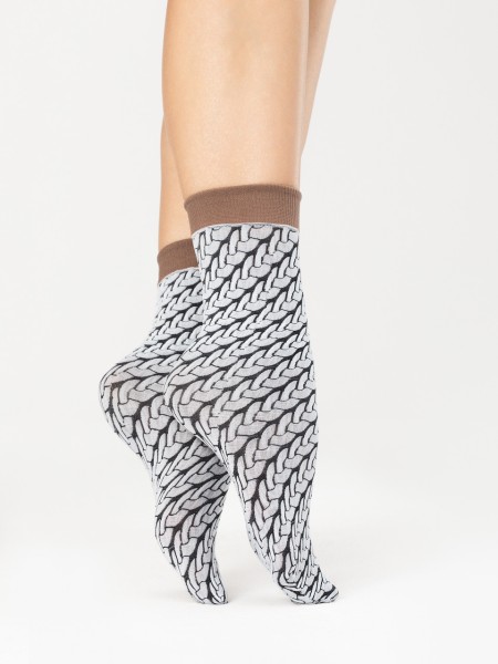 Fiore - 40 denier cable pattern ankle socks with comfortable top in contrast colour