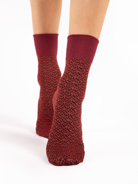 Fiore - 40 denier semi-opaque socks with a shiny, delicate two-tone pattern